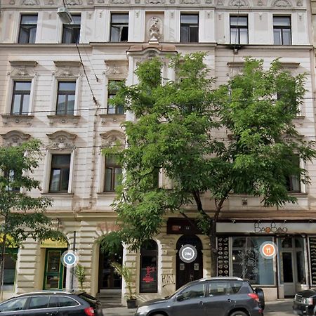 Quite Loft With Balcony And 3 Air Conditioners Prag Dış mekan fotoğraf